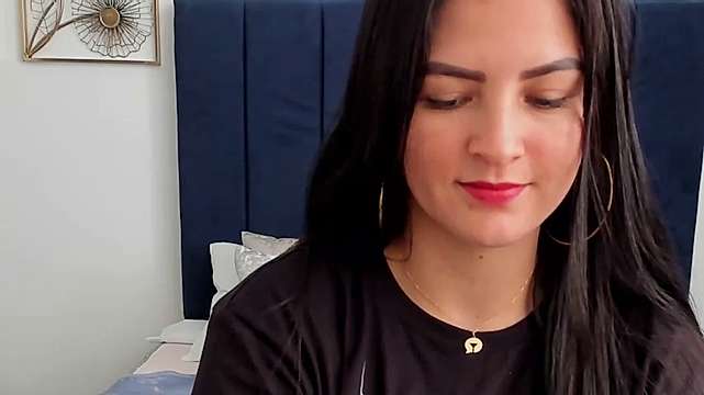 Carolina_Novoa naked stripping on cam for live sex video chat