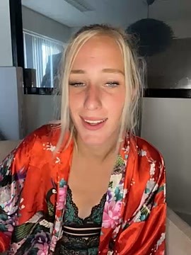 MrsWETndNAUGHTY naked stripping on cam for live sex video chat