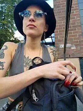 LaRouxxx naked stripping on cam for live sex video chat