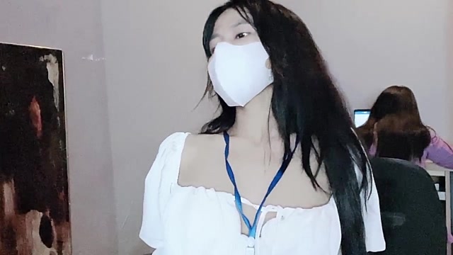Yumi-Office fully naked stripping on cam for online sex movie chat