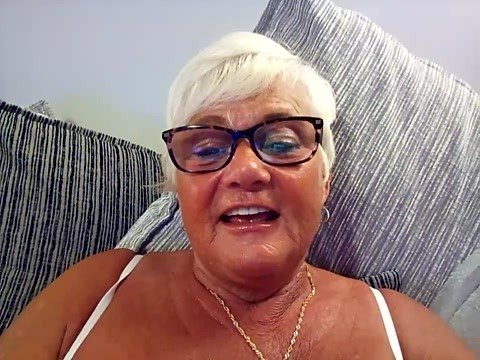 suesinner fully naked stripping on cam for live sex movie show