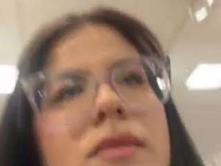 Nalani Cakes fully naked on cam – live sex show