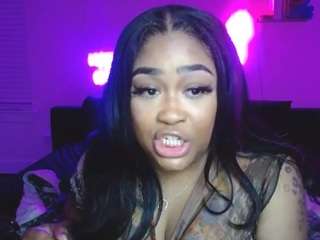 Zylah D naked on cam – online sex show