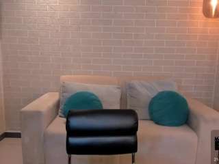 MilaLawrenceX fully naked on cam – online porn chat