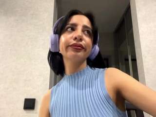 OdiliaCraley fully naked on cam – live porn show