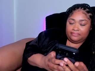 Lovely Zylah fully naked on cam – live porn show