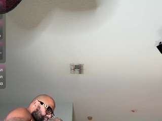 Hissubwife nude on cam – live porn show